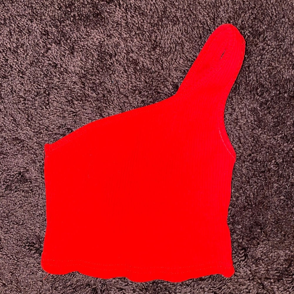 one shoulder crop top